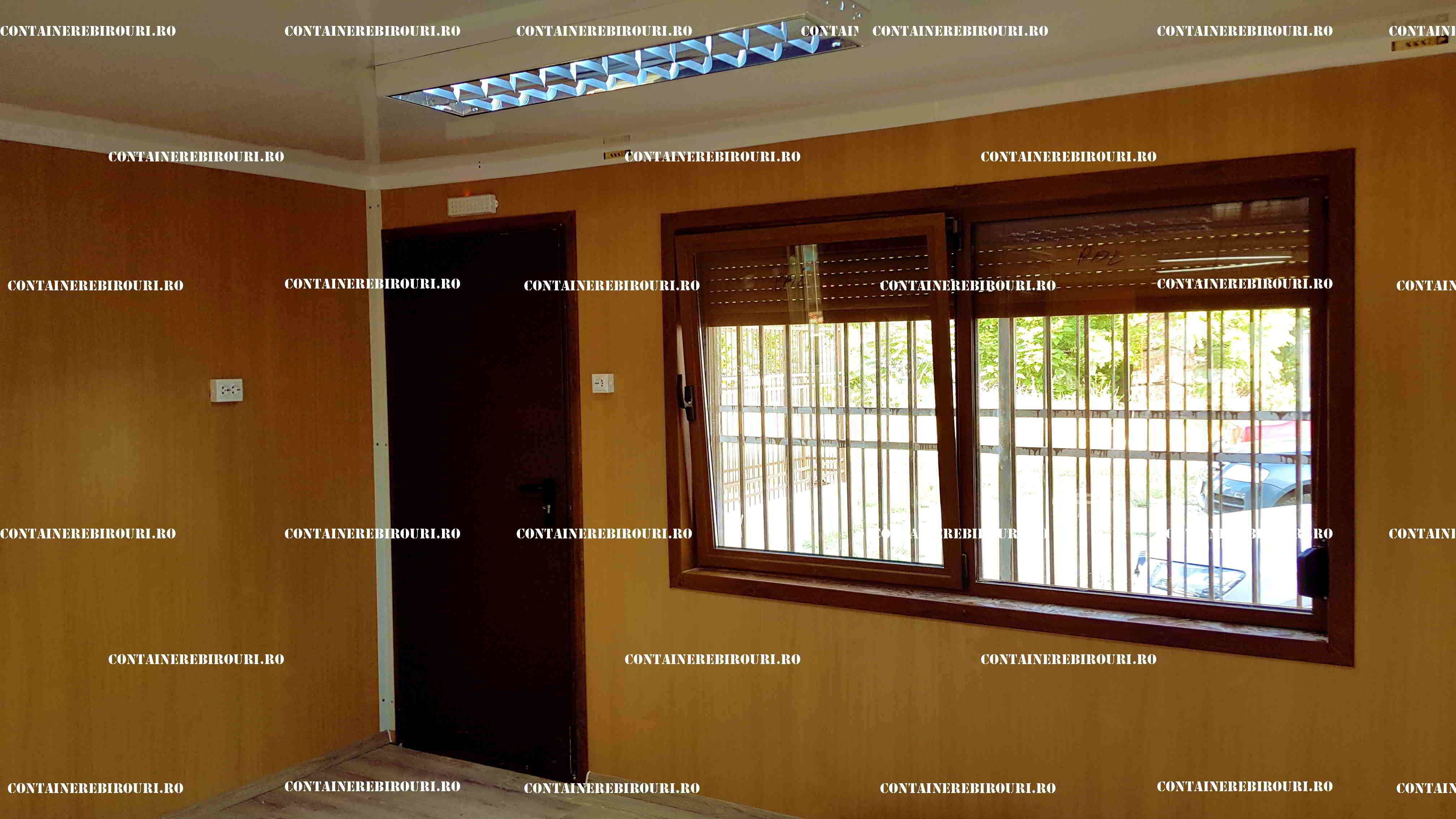 containere-cu-pereti-lemn-protejati